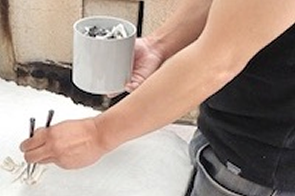 お骨上げイメージ写真